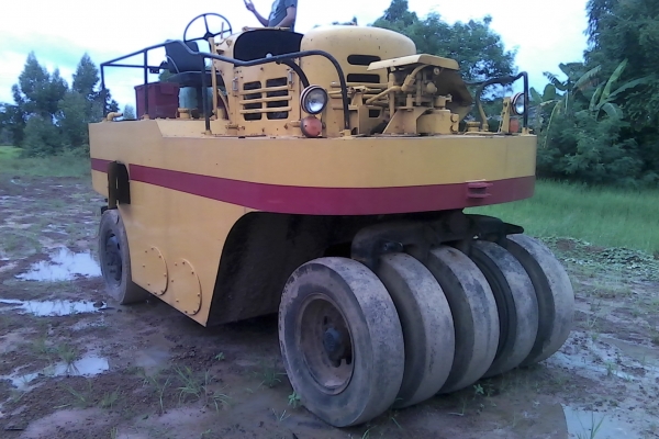 ขายรถบดล้อยางยี่ห้อ WATANABE 11ล้อสภาพใช้งานได้เลยเครื่องดี พร้อมทำงานเอกสารสัญญาซื้อขาย