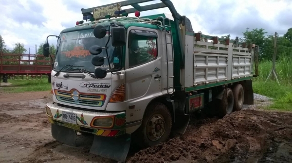 ขาย 10 ล้อดั้ม HINO MEGA 260 ปี 48 คัสซีสวยตลอดเส้น เครื่องเดิม เกียร์เดิม มีระบบลากพ่วง ยางเต็ม ทะเบียนเต็มพร้อมโอนครับ