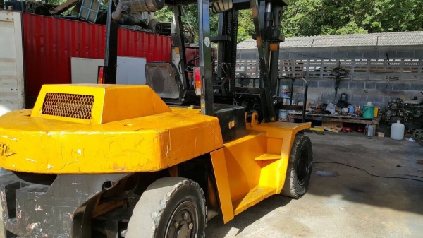 ขายรถยกโฟร์คลิฟท์ 6 ตัน ขายรถยกโฟร์คลิฟท์ 6 ตัน