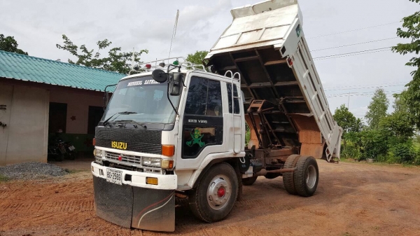 ขาย 6 ล้อดั้ม ยาง 900 ISUZU ROCKY เครื่อง 6BB1 145 แรงม้า คัสซีดีตลอดเส้น เบรคทิฟฟี่ พวงมาลัยพาวเวอร์ แอร์เย็น ทะเบียนพร้อมโอน