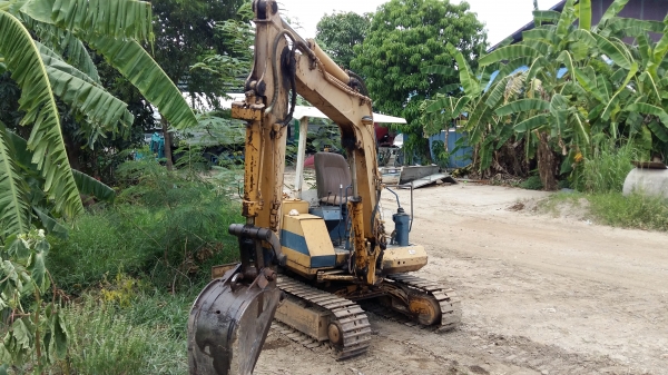 ขายด่วนครับ แบ็คโคเล็ก KOMATSU 30 รุ่น 5  พร้อมใช้ครับ