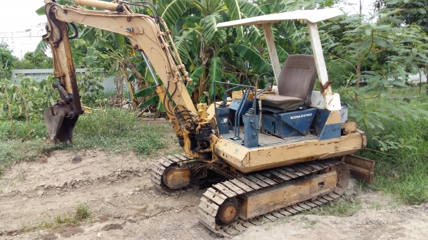 ขายด่วนครับ แบ็คโคเล็ก KOMATSU 30 รุ่น 5  พร้อมใช้ครับ