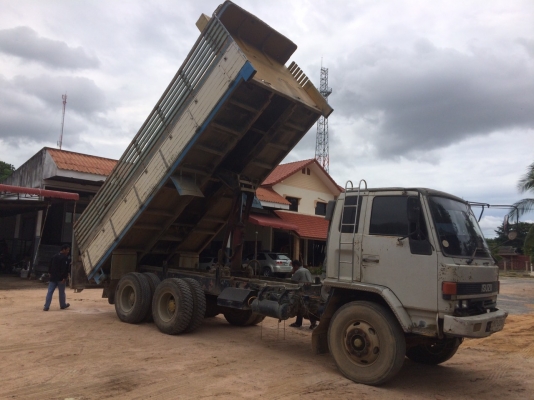 สิบล้อ อีซูซุ ร็อค FXZ 210 สโลส 2เพา ดั้มมีเนียม แอร์ เวอร์ ทิฟฟี สภาพดีสวยเดิมพรัอมใช้ ทะเบียนพร้อมโอน