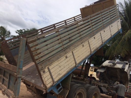 สิบล้อ อีซูซุ ร็อค FXZ 210 สโลส 2เพา ดั้มมีเนียม แอร์ เวอร์ ทิฟฟี สภาพดีสวยเดิมพรัอมใช้ ทะเบียนพร้อมโอน