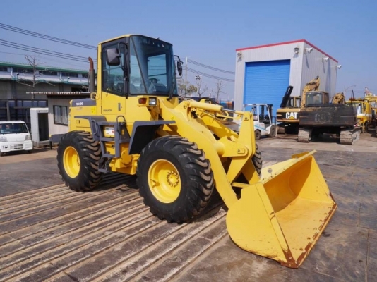 มาถึงไทยละครับ สภาพพร้อมใช้งาน Komatsu WA100-3 นำเข้าจากญี่ปุ่น สภาพ 90\% สวยมาก 090-986-2521 อ๊อบ
