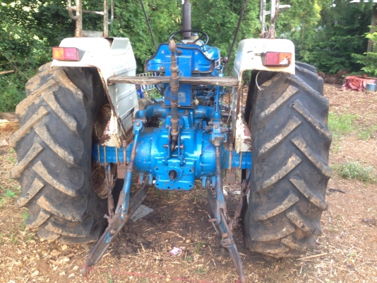 ขายรถไถฟอร์ด สภาพ 90\%