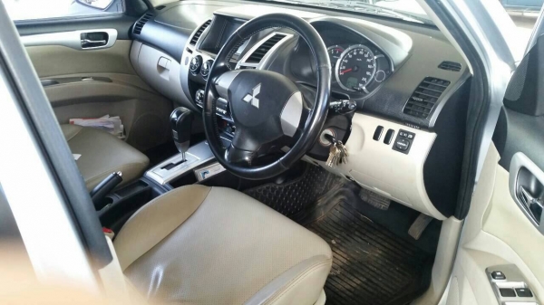 MITSU PAJERO 2.5 ออโต้ ปี52 เบาะหนัง MITSU PAJERO 2.5 ออโต้ ปี52 เบาะหนัง