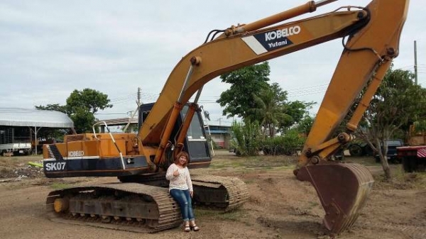 ขายรถแบคโฮ KOBELCO SK200-// ราคา 580000