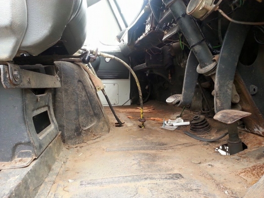 ขายเทรลเลอร์ NISSAN UD CW30 เครื่องPD6 เพลาเดียว มีบันไดไฮดรอลิกขึ้นรถเกี่ยว สภาพพร้อมใช้งาน เอกสารพร้อมโอน สนใจโทร 090-8588220คุณนะ 093-3258446คุณบิว หรือเข้าดูสินค้าอื่นๆได้ที่ www.truck.in.th/498 หรือเพจFacebook ณรงค์ ซื้อขายรถมือสอง (เว็บไซต์ส่วนตัว)