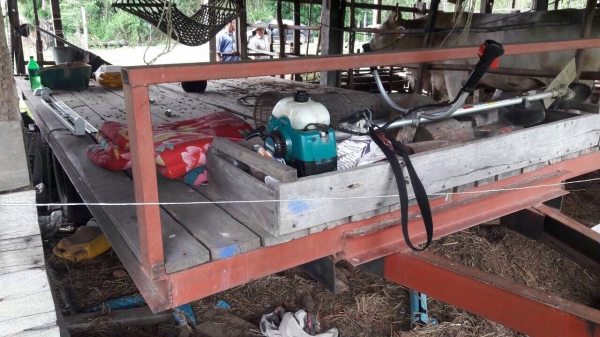 ขายด่วน รถเกี่ยวข้าวไทยเส็งยนต์ พร้อมเทเลอร์ลาก (ราคา 430,000บาท)  เครื่องยนต์ HO7C เทอร์โบ อุ้ม 2.5 ตัน ปั๊มไดกิ้นเบอร์ 22 ช่วงล่างตัวเดิน 10 สภาพพร้อมใช้งาน  ราคาต่อรองได้ครับ ชัยยา สตึก โทร 081-9972972 044-666729