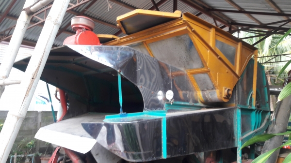 ขายด่วน รถเกี่ยวข้าวไทยเส็งยนต์ พร้อมเทเลอร์ลาก (ราคา 430,000บาท)  เครื่องยนต์ HO7C เทอร์โบ อุ้ม 2.5 ตัน ปั๊มไดกิ้นเบอร์ 22 ช่วงล่างตัวเดิน 10 สภาพพร้อมใช้งาน  ราคาต่อรองได้ครับ ชัยยา สตึก โทร 081-9972972 044-666729