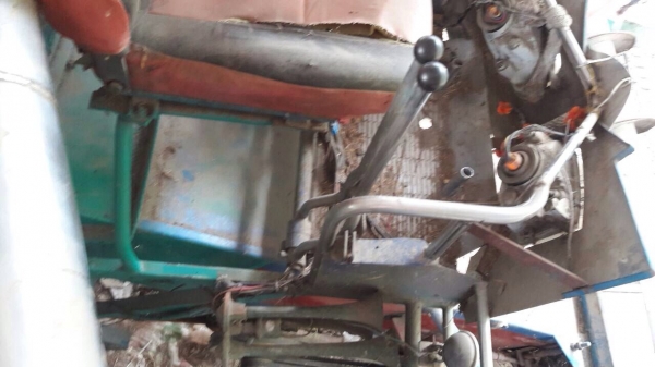 ขายด่วน รถเกี่ยวข้าวไทยเส็งยนต์ พร้อมเทเลอร์ลาก (ราคา 430,000บาท)  เครื่องยนต์ HO7C เทอร์โบ อุ้ม 2.5 ตัน ปั๊มไดกิ้นเบอร์ 22 ช่วงล่างตัวเดิน 10 สภาพพร้อมใช้งาน  ราคาต่อรองได้ครับ ชัยยา สตึก โทร 081-9972972 044-666729