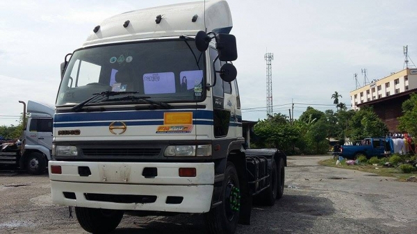 ขายรถบรรทุกสิบล้อหัวลากฮีโน่ปี46รถห้างแท้สภาพพร้อมใช้งาน