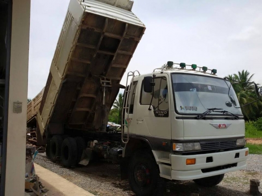 ขายดั้ม2เพลา HINO FM1M 220แรง ดั้ม3มิตร เครื่องดีแคชซีสวย สภาพพร้อมใช้งาน เอกสารพร้อมโอน สนใจโทร 090-8588220คุณนะ 093-3258446คุณบิว หรือเข้าดูสินค้าอื่นๆได้ที่ www.truck.in.th/498 หรือเพจFacebook ณรงค์ ซื้อขายรถมือสอง (เว็บไซต์ส่วนตัว) หรือFacebook ตลาดรถ