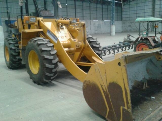 ขายรถตักล้อยาง KOMATSU WA100-1  สวยพร้อมใช้ครับ