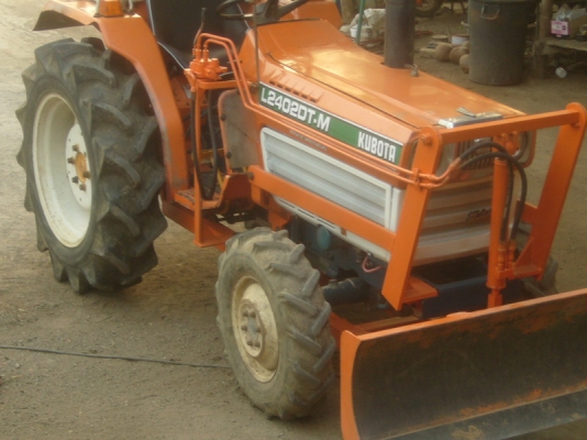 คูโบต้า L2402 4 WD ใบมีด