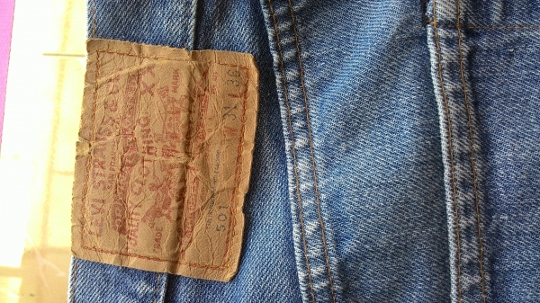 ลีวายส์ ริมแดง กระดุมเบอร์ 524 เอว31ยาว36 แท้อเมริกา โทร 0982501299