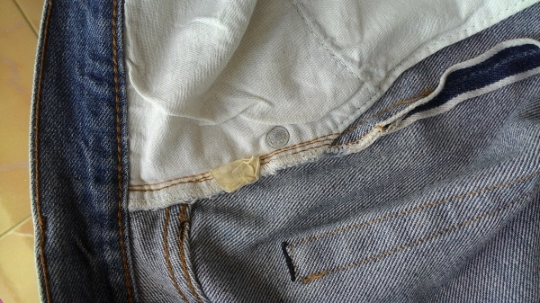 ลีวายส์ ริมแดง กระดุมเบอร์ 524 เอว31ยาว36 แท้อเมริกา โทร 0982501299