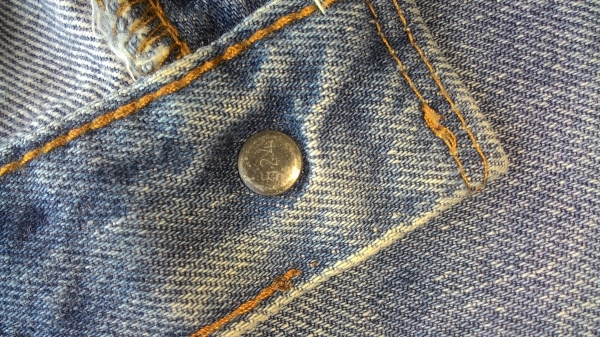 ลีวายส์ ริมแดง กระดุมเบอร์ 524 เอว31ยาว36 แท้อเมริกา โทร 0982501299