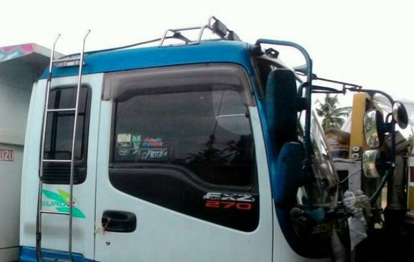 **765,000 บ.ต่อรอง/// 6ล้อดั้มดิน5คิว ISUZU DECA-195 ยาง8.25/16 **ขาย ISUZU DECA FRR-195 6ล้อดั้มดิน5คิว สวยๆพร้อมใช้ ISUZU DECA FRR32K1 6HE1-195 HP เครื่องเดิม เกียร์เดิม เครื่องดี แรง แน่นดี เกียร์ดีไม่มีหลุดครับ ช่วงล่างใหญ่ Fหน้า-หลัง คัสซีดี สวย ไม่ป