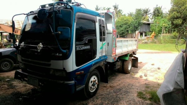 **765,000 บ.ต่อรอง/// 6ล้อดั้มดิน5คิว ISUZU DECA-195 ยาง8.25/16 **ขาย ISUZU DECA FRR-195 6ล้อดั้มดิน5คิว สวยๆพร้อมใช้ ISUZU DECA FRR32K1 6HE1-195 HP เครื่องเดิม เกียร์เดิม เครื่องดี แรง แน่นดี เกียร์ดีไม่มีหลุดครับ ช่วงล่างใหญ่ Fหน้า-หลัง คัสซีดี สวย ไม่ป