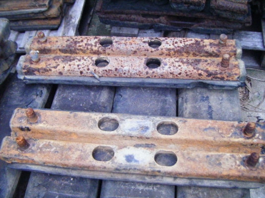 เกี๋ยยางรองแผ่นแทรกแบคโฮ