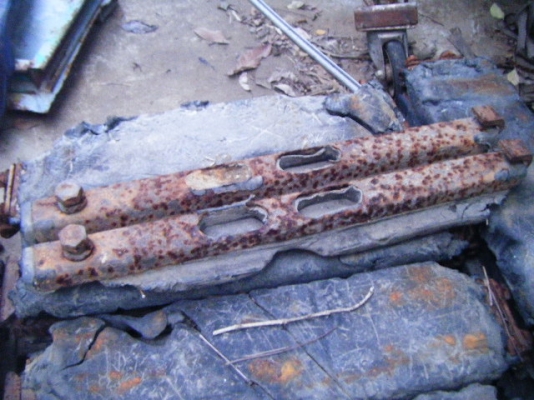 เกี๋ยยางรองแผ่นแทรกแบคโฮ