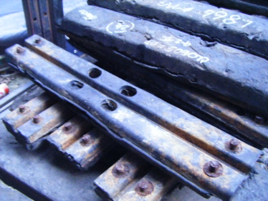 เกี๋ยยางรองแผ่นแทรกแบคโฮ