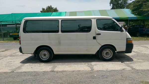 รถตู้ โตโยต้า  HIACE