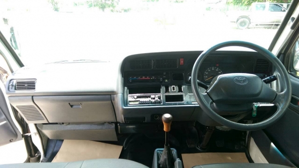 รถตู้ โตโยต้า  HIACE