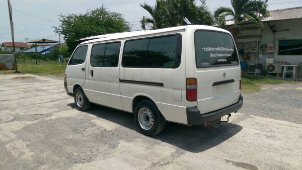 รถตู้ โตโยต้า  HIACE
