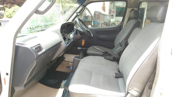 รถตู้ โตโยต้า  HIACE