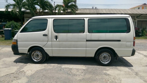 รถตู้ โตโยต้า  HIACE