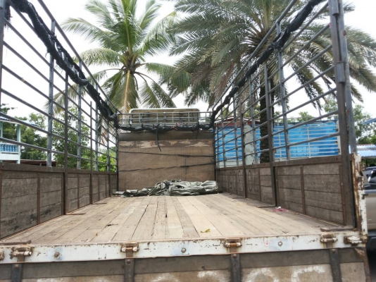 รถบรรทุก 6 ล้อใหญ่ HINO เมก้า ปี 49 เครื่อง 165 แรง ยาว 5.5 ม.เบรคทิฟฟี่ พวงมาลัยเพาเวอร์ ราคา 695,000 บ. รถอยู่ภาคกลาง