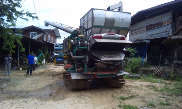 รายละเอียด ขาย รถเกี่ยวข้าว ต.เจริญการช่าง และรถ รถ ต.เจริญการช่าง  ปั้มเบอร์ 23 มอเตอร์ตัวเดิน 12 HT  เครื่อง HINO  แรงม้า 260  เทอร์โบ รุ่นสแตนเลสทั้งคัน พร้อมใช้งานได้เลย ราคา 1,120,000 บาทครับ โทร 081-9972972. 089-8451778