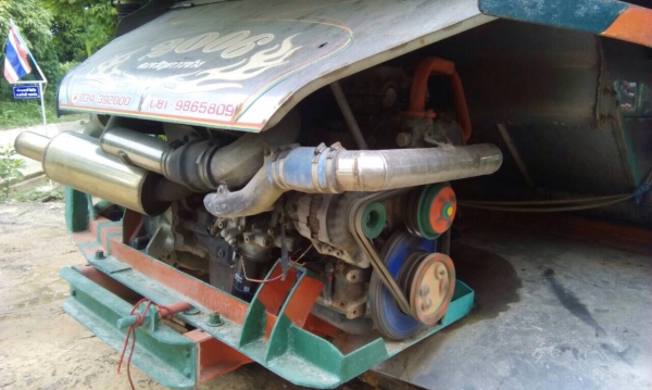 รายละเอียด ขาย รถเกี่ยวข้าว ต.เจริญการช่าง และรถ รถ ต.เจริญการช่าง  ปั้มเบอร์ 23 มอเตอร์ตัวเดิน 12 HT  เครื่อง HINO  แรงม้า 260  เทอร์โบ รุ่นสแตนเลสทั้งคัน พร้อมใช้งานได้เลย ราคา 1,120,000 บาทครับ โทร 081-9972972. 089-8451778