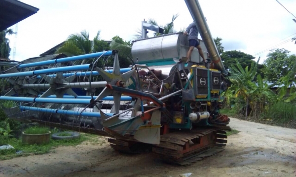 รายละเอียด ขาย รถเกี่ยวข้าว ต.เจริญการช่าง และรถ รถ ต.เจริญการช่าง  ปั้มเบอร์ 23 มอเตอร์ตัวเดิน 12 HT  เครื่อง HINO  แรงม้า 260  เทอร์โบ รุ่นสแตนเลสทั้งคัน พร้อมใช้งานได้เลย ราคา 1,120,000 บาทครับ โทร 081-9972972. 089-8451778