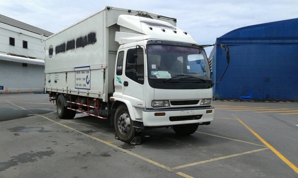 ขายรถบรรทุก 6 ล้อ ISUZU สีขาว
