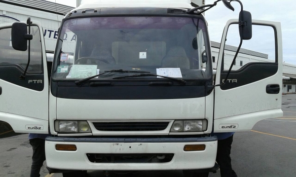 ขายรถบรรทุก 6 ล้อ ISUZU สีขาว