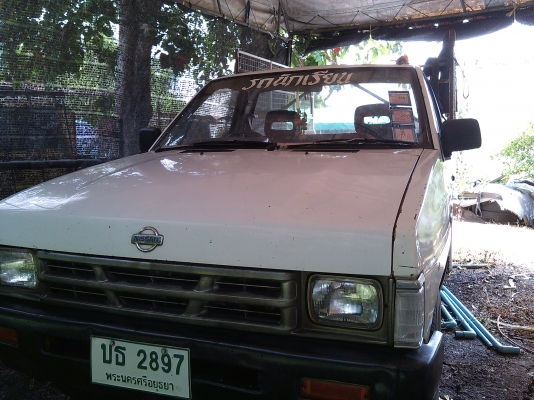 ์Nissan BIG M สีขาว ์Nissan BIG M สีขาว