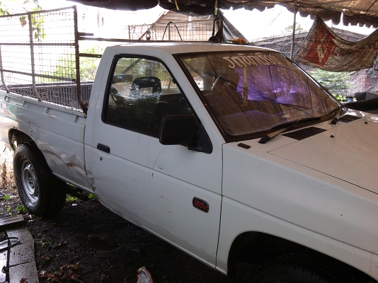 ์Nissan BIG M สีขาว ์Nissan BIG M สีขาว