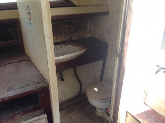 ขายเรือ32ฟุต ไม่มีเวลาทำต่อครับตัดใจขายเอาไปทำอีกหน่อยครับแหร่มเลย เป็นเรือเปล่าไม่มีเครื่องมีห้องนอน ห้องน้ำ ห้องครัวรายละเอียดลองโทรมาครับ ขาย 85000 บาท