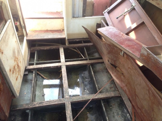 ขายเรือ32ฟุต ไม่มีเวลาทำต่อครับตัดใจขายเอาไปทำอีกหน่อยครับแหร่มเลย เป็นเรือเปล่าไม่มีเครื่องมีห้องนอน ห้องน้ำ ห้องครัวรายละเอียดลองโทรมาครับ ขาย 85000 บาท