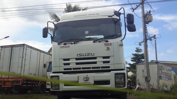 รถหัวลาก Isuzu 360 แรงม้า ปี 55 สภาพสวยสด พร้อมใช้งาน ทดลองขับได้ สนใจติดต่อเอ็ม ที เจริญยนต์ สาขา 2