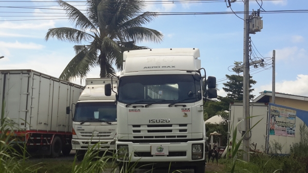 รถหัวลาก Isuzu 360 แรงม้า ปี 55 สภาพสวยสด พร้อมใช้งาน ทดลองขับได้ สนใจติดต่อเอ็ม ที เจริญยนต์ สาขา 2