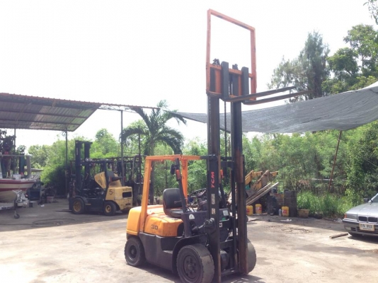 ขายรถโฟ็คลิ๊ฟTCM 3ตัน เสา3เมตร เครื่องอีซูซุดีเซลC240 เปลี่ยนปั๊มใหม่ครับ ขาย 155000 บาท