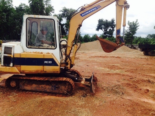 KOMATSU PC 30 เครื่องเดิม ปั้มเดิม