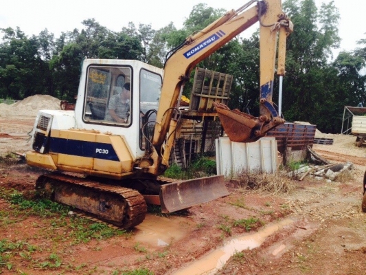 KOMATSU PC 30 เครื่องเดิม ปั้มเดิม