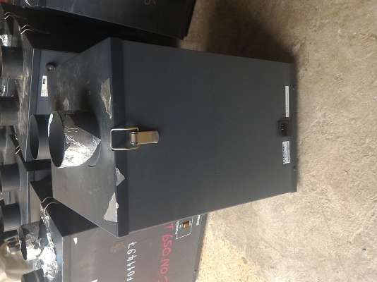 เครื่องดูดควันและกลิ่นแบบอุตสาหกรรม HAKKO 421 มีท่อทางดูดขนาด 2 นิ้ว สองท่อ ตั้งหรือนอนเครื่องได้