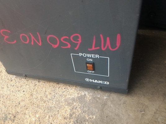 เครื่องดูดควันและกลิ่นแบบอุตสาหกรรม HAKKO 421 มีท่อทางดูดขนาด 2 นิ้ว สองท่อ ตั้งหรือนอนเครื่องได้